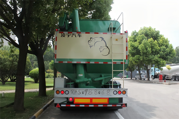 散裝雛禽飼料運(yùn)輸半掛車